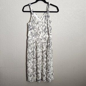 Banana Republic Petite Dress Womens Sleeveless V-Neck Pleated Size 6 Petite